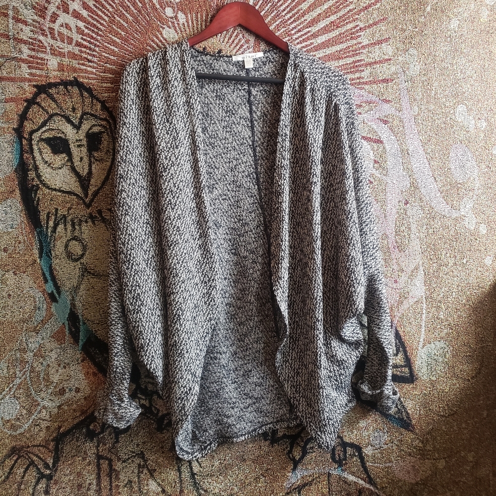 Flowy batwing cardigan🖤 *add this to a bundle of one other item to get it free*
